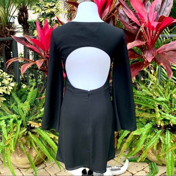 🍍3/$15🍍 Express Open Back Mini Dress - Picture 4 of 6